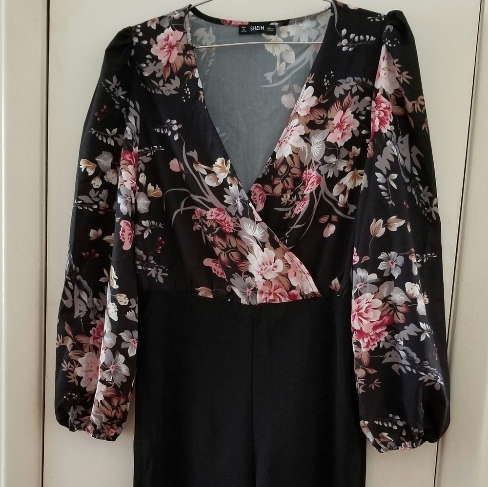 NWOT Floral Print Bishop Sleeve Jumpsuit - Picture 5 of 9